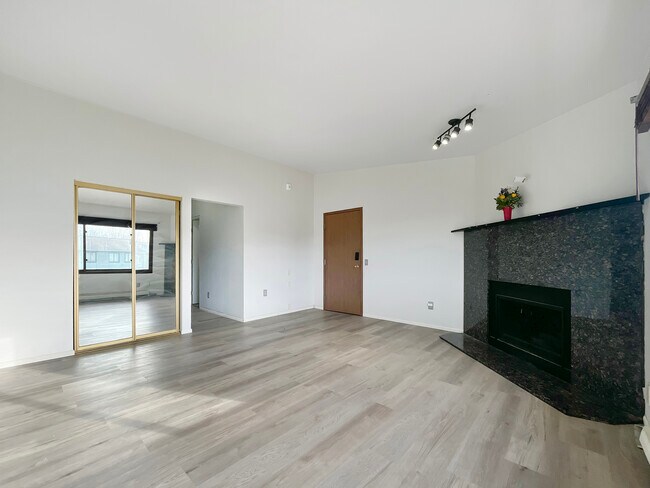 Building Photo - 221 McCarrey St