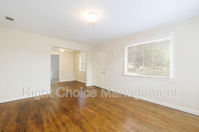 Building Photo - 2940 Blan St