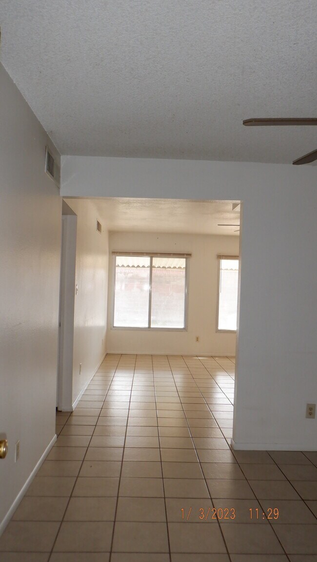 Aéreo - 563 N Santa Anna