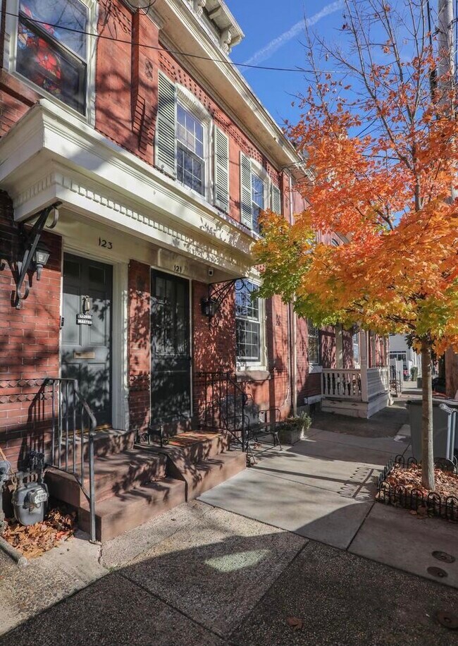Building Photo - 121 Mulberry St
