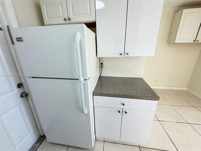 Foto del edificio - 2571 NW 13th Ct