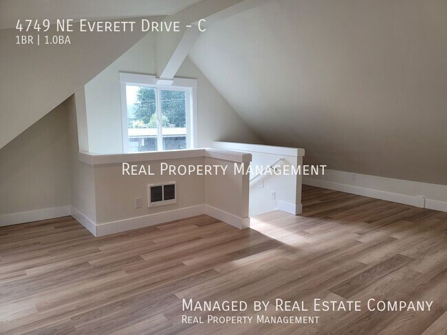 Building Photo - 4749 NE Everett Dr
