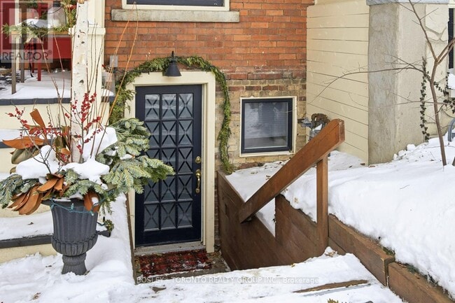 Building Photo - 826 Carlaw Ave