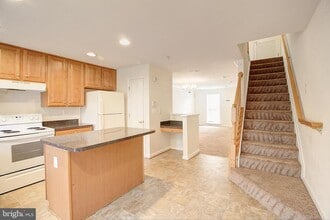 Building Photo - 607 Cawley Dr