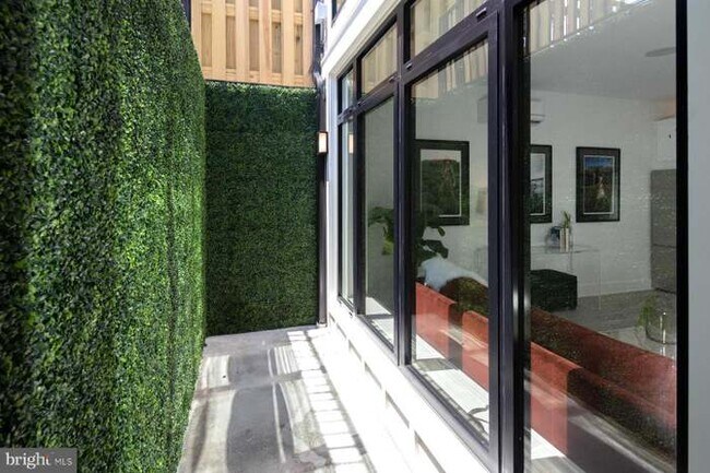 Foto del edificio - 1362 Perry Pl NW