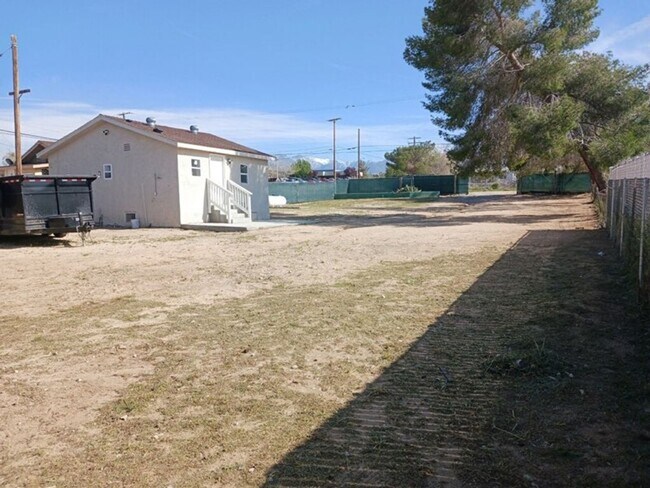 Foto del edificio - 12757 E Ave W