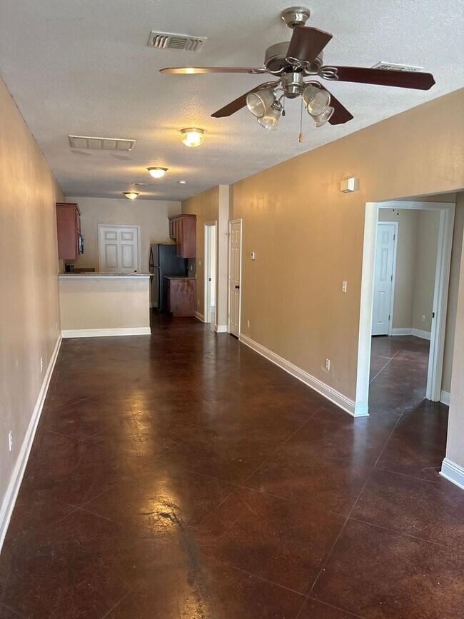Foto del edificio - Charming 3-Bedroom, 2-Bathroom Duplex in G...