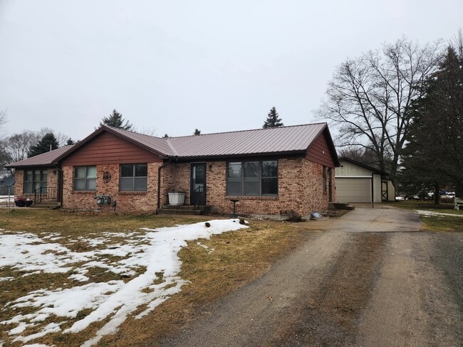 Building Photo - 1371 E Newell St