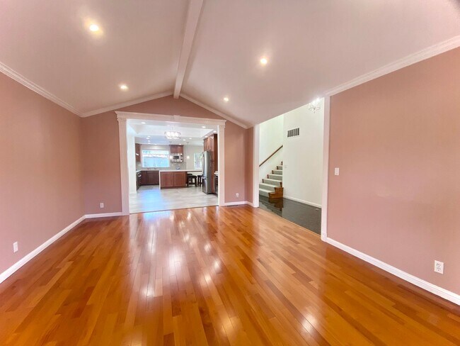 Building Photo - Spacious 4-Bedroom Irvington Home with Mod...