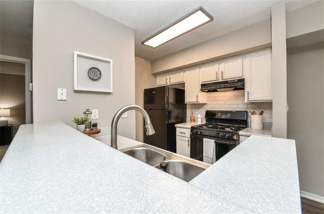 Foto del edificio - 670 Thornton Rd