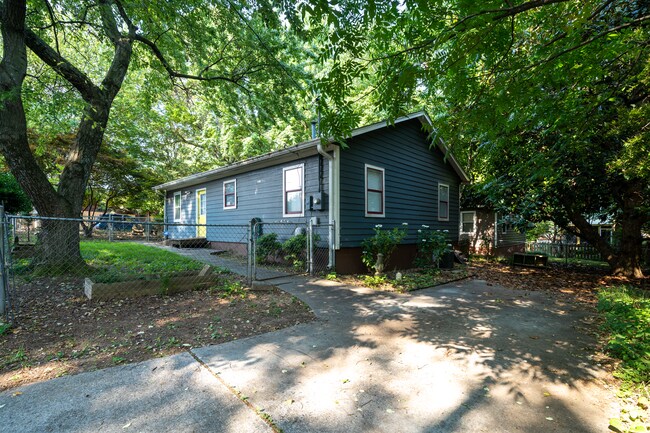 Foto del edificio - 880 Kirkwood Ave SE