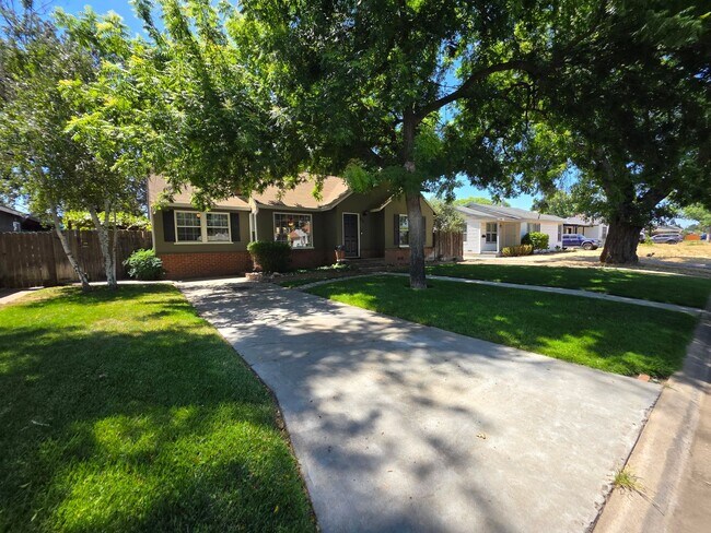 Foto del edificio - Charming Bungalow in La Loma neighborhood!