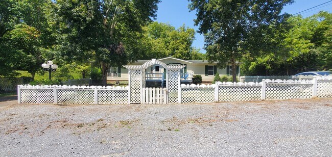 Building Photo - 2121 Chapman Hwy