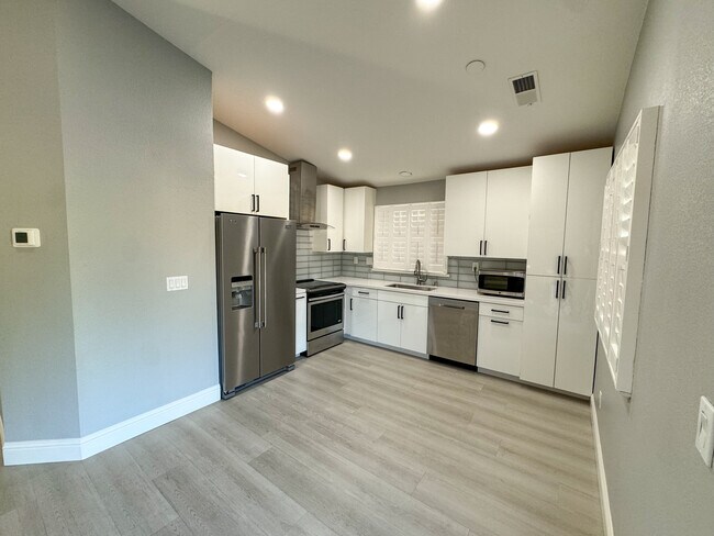 Building Photo - 880 Arches Ct