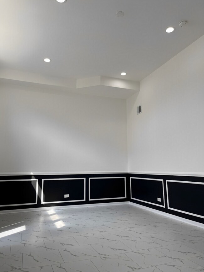 Foto del edificio - 1825 W 115th St