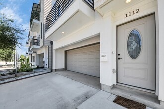 Building Photo - 1112 Amundsen St