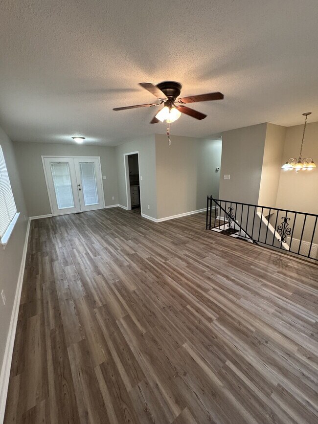 Foto del edificio - Charming 3-Bedroom, 2-Bath Home with 1,632...