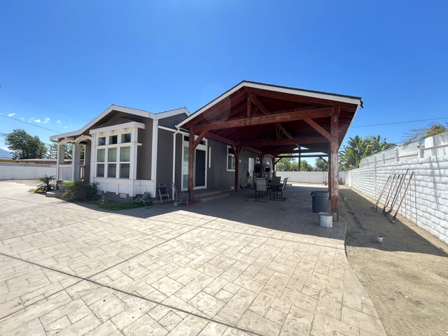Foto del edificio - 2203 Portola St