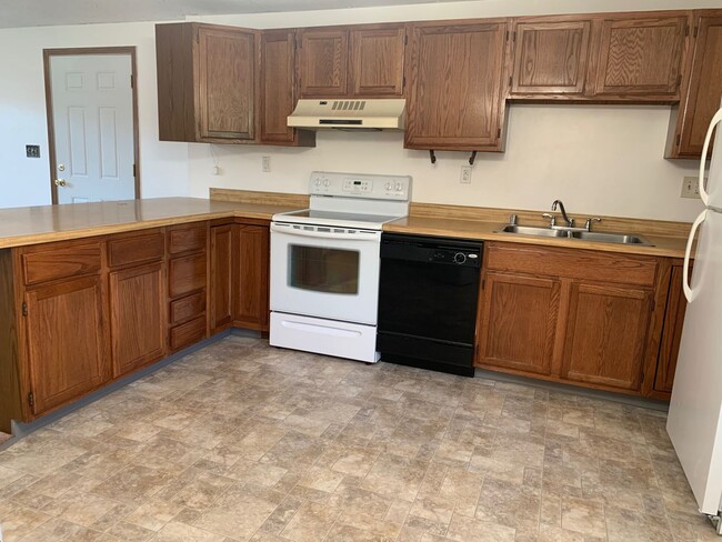 Building Photo - 1280 Airline Dr