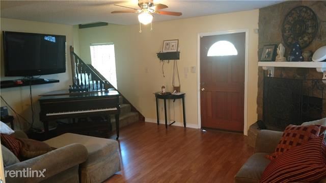 Building Photo - 821 Willow Oak Ln