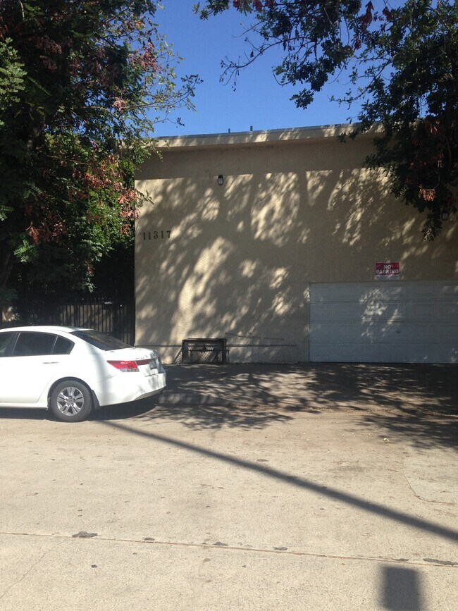 Foto del edificio - 11317 Mccormick St