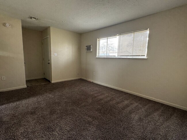 Foto del edificio - 1408 NW Ozmun- AVAILABLE NOW!