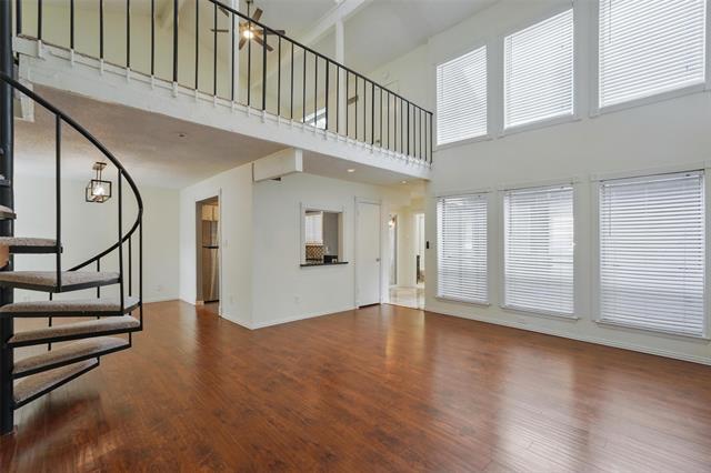 Foto del edificio - 9826 Bent Branch Ln