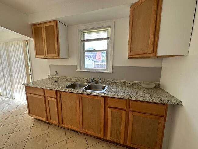 Foto del edificio - 17342 Evergreen Rd