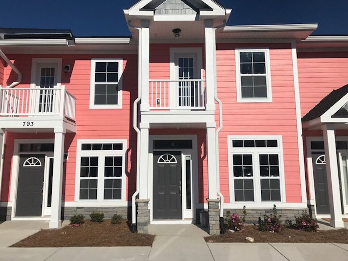 Primary Photo - Available Early August - Pet Friendly 2 Be...