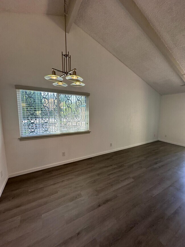 Foto del edificio - 1415 E Rialto Ave