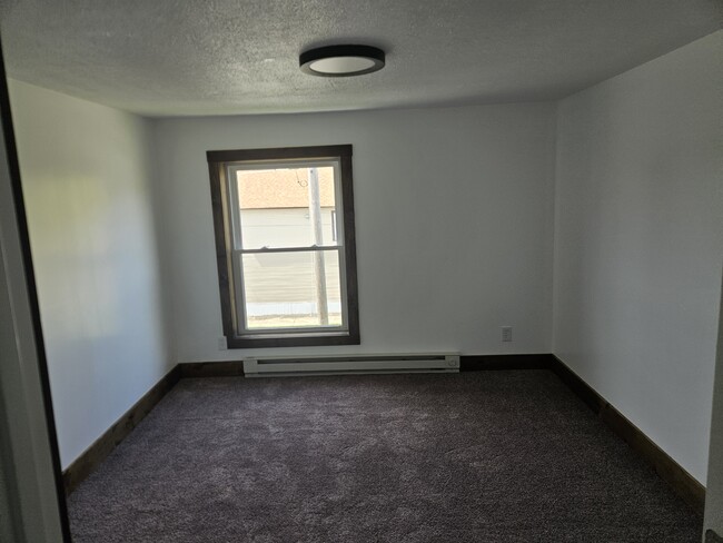 Bedroom 2 - 318 Lake Shore Dr E