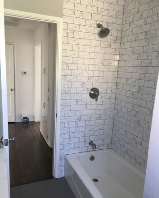 Foto del edificio - 651 Olmsted Dr