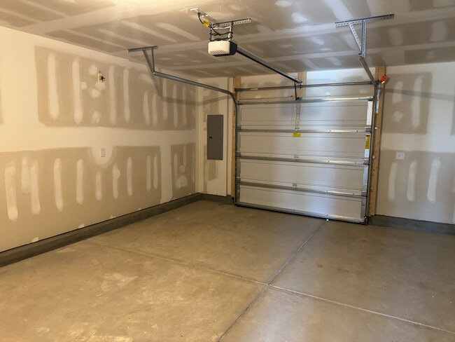 Building Photo - Room in Townhome on Kasota Ln