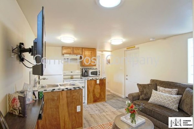 Building Photo - Nob Hill Short Term Furnished Apartment