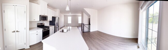 Building Photo - 218 River Birch Way