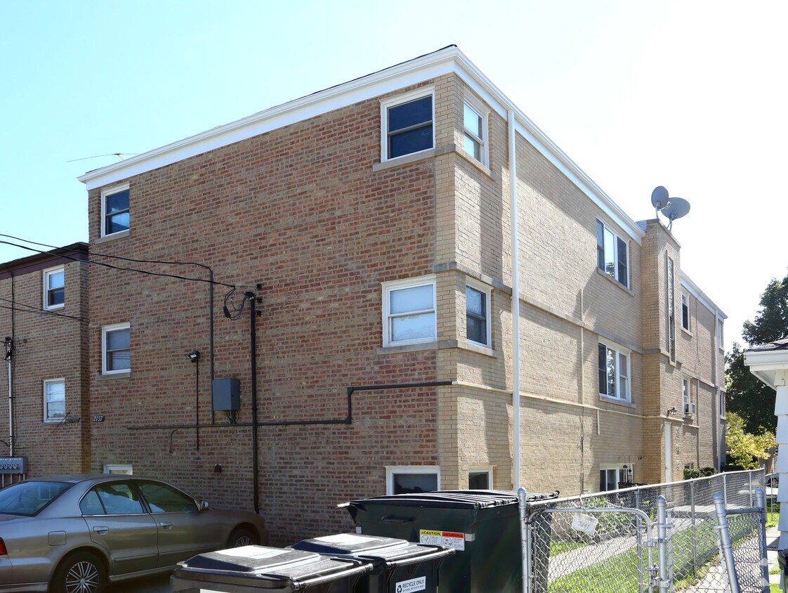 Building Photo - 2137 Howard St