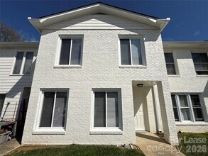 Building Photo - 300 N Main St