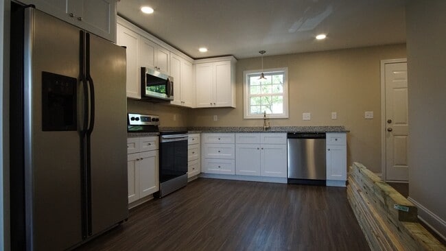 Building Photo - 5 Vine Street, Unit B