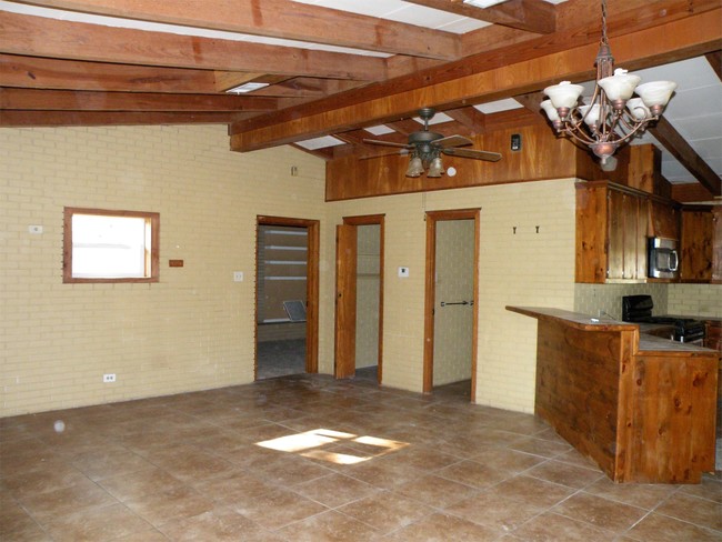 Building Photo - 837 Moffett Springs Rd