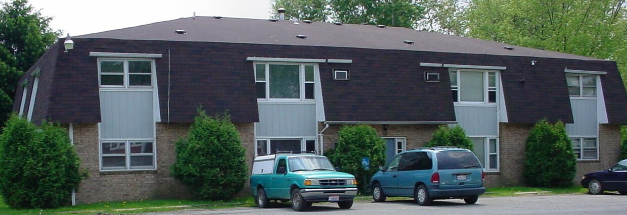 Building Photo - 582 Lakeview Dr