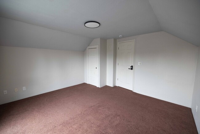 Building Photo - 401 S Main St