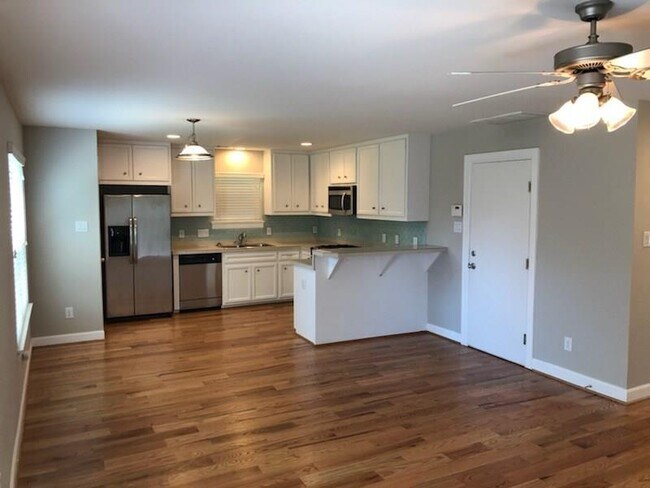 Building Photo - 708 E 40th St