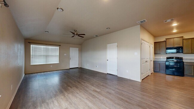 Building Photo - 2 WEEKS FREE RENT IN A GORGEOUS DUPLEX IN COPPERAS COVE!