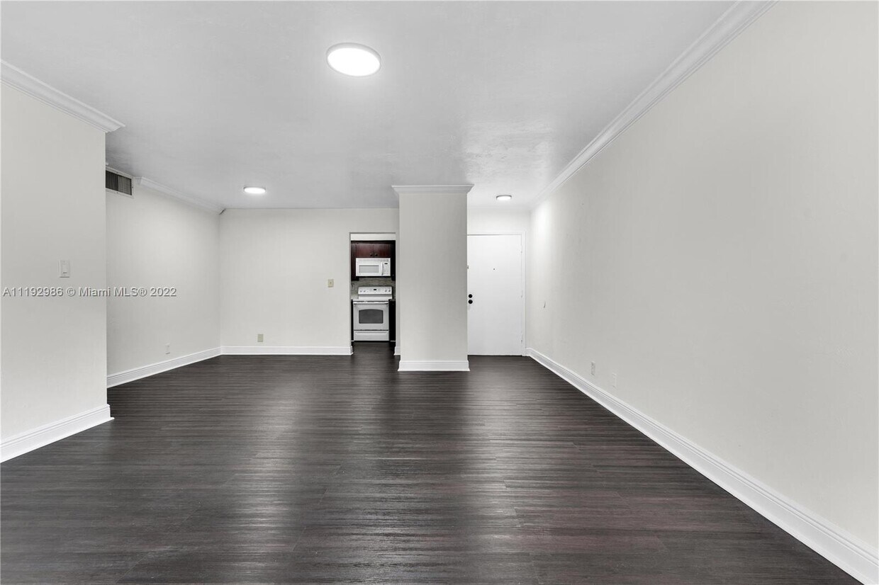 13715 Kendale Lakes Cir Unit A211, Miami, FL 33183 Room for Rent in