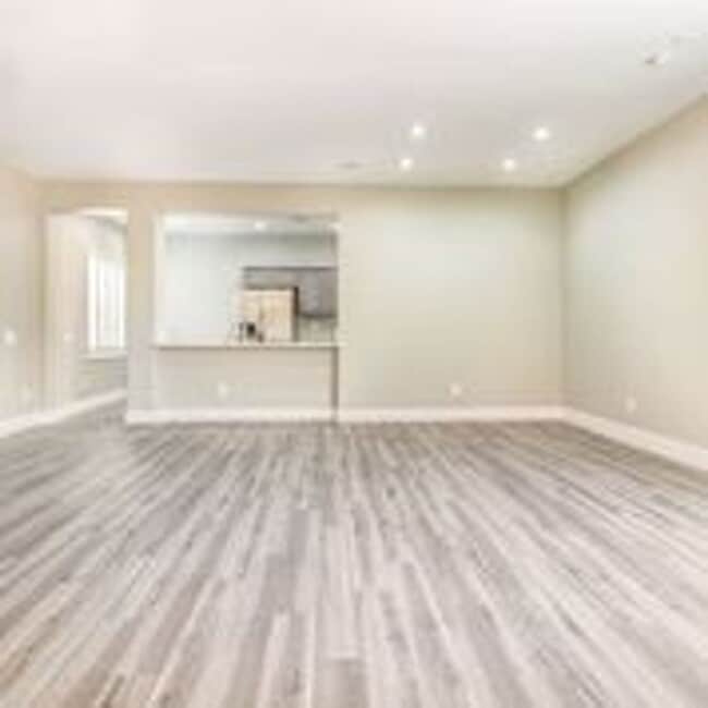 Building Photo - Welcome Home! Beautiful One Story Home in Aliante