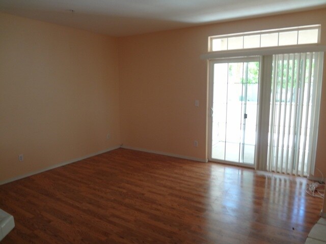 Foto del edificio - Downstairs 3 Bedroom in Awesome Location!