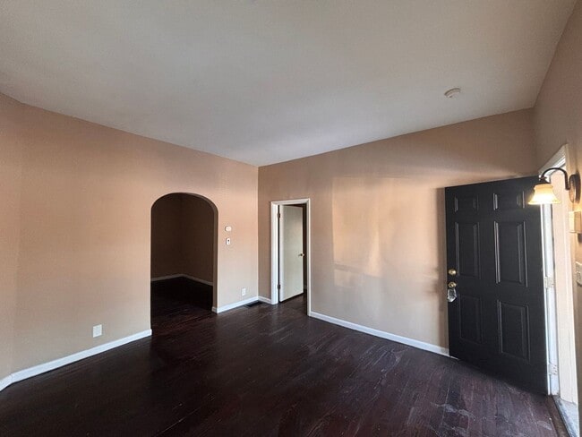 Building Photo - 926 Catalpa Dr