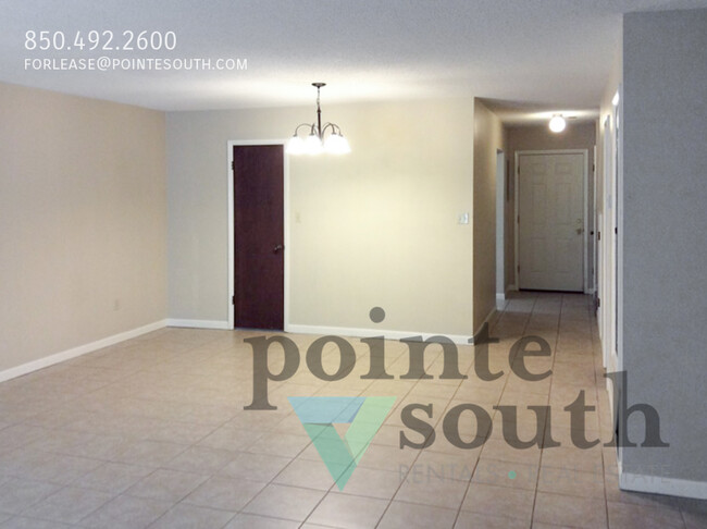 Building Photo - Pet Friendly Townhome!