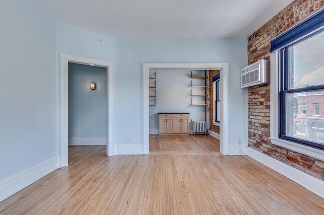 Building Photo - 1204 Harmon Plz