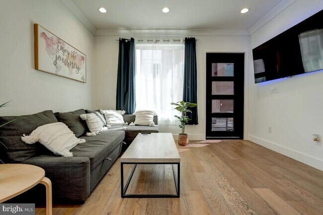 Foto del edificio - 1270 N Newkirk St